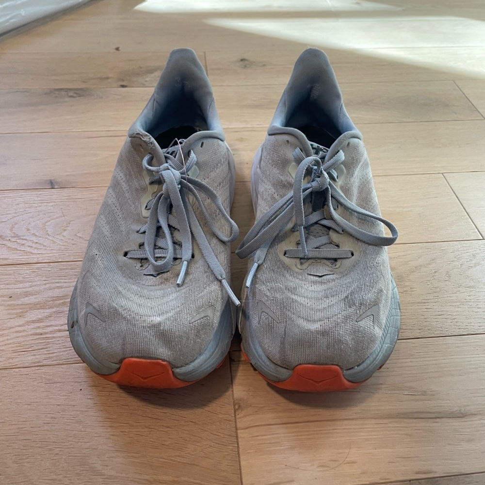 HOKA ARAHI 6